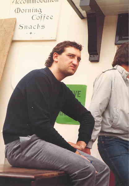 Jimmy Nail (Edwards, the drunken JCB driver)