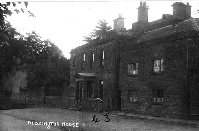 Deddington House with Railings