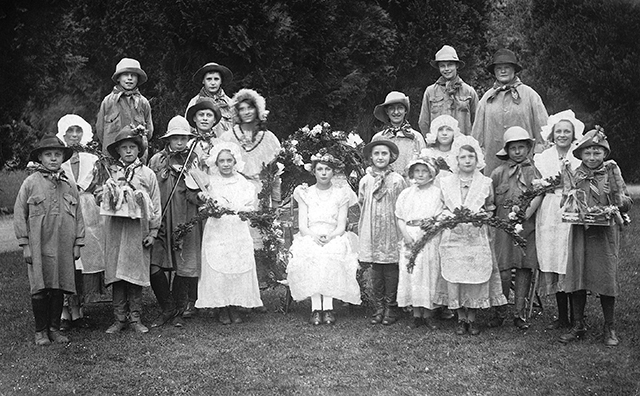 'Come Lasses and Lads',  Deddington School 1927