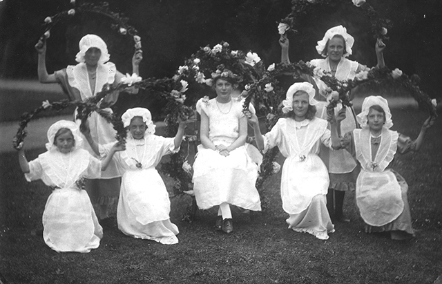 'Come Lasses and Lads',  Deddington School 1927