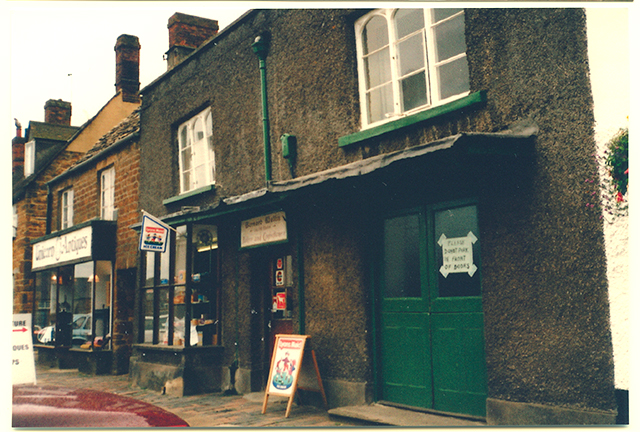 Front of the shop and bakery doors