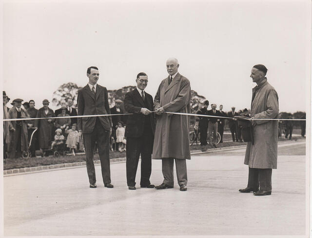 Opening Deddington Hill Road