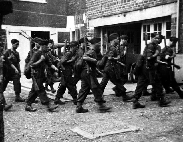 Soldiers in the yard of what is now Deddington Manor