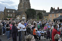 The audience grows during the evening