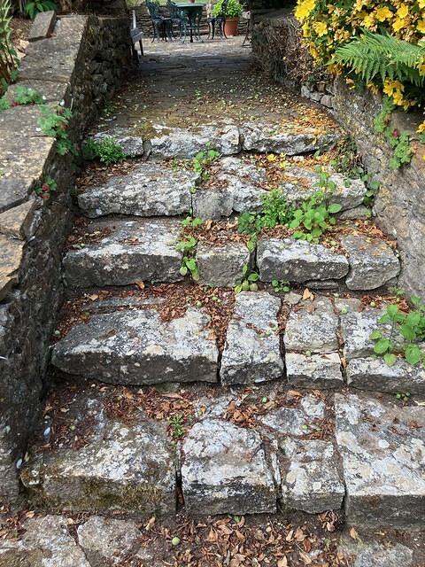 Broom House - The Dell - Steps to sunken garden