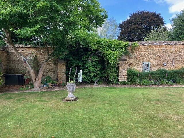Whitegates Boundary wall to Ilbury House