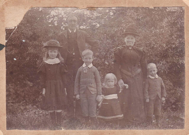 David Bliss (b.1859) and family