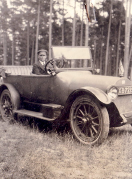 Major Lloyd's car and Russian driver