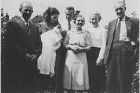 (l–r) 1949: Bill, Eliz (Betty), Sid, Eva, baby Bob, Agnes & James (Jim) Kempsell