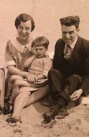 (l to r) Nellie Gardiner, son Fred and husband Ron