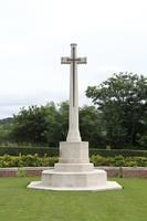 Godewaersvelde British Cemetery, Cross of Sacrifice