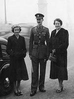 2nd Lt John Bowler with his mother (r) & sister Christine (l)