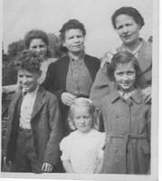 Agnes, Nellie & children