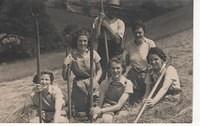 Freda Sykes & Group of Landgirls